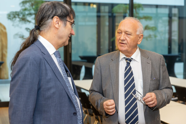 Prof. Kassel (l.) und Prof. Stan